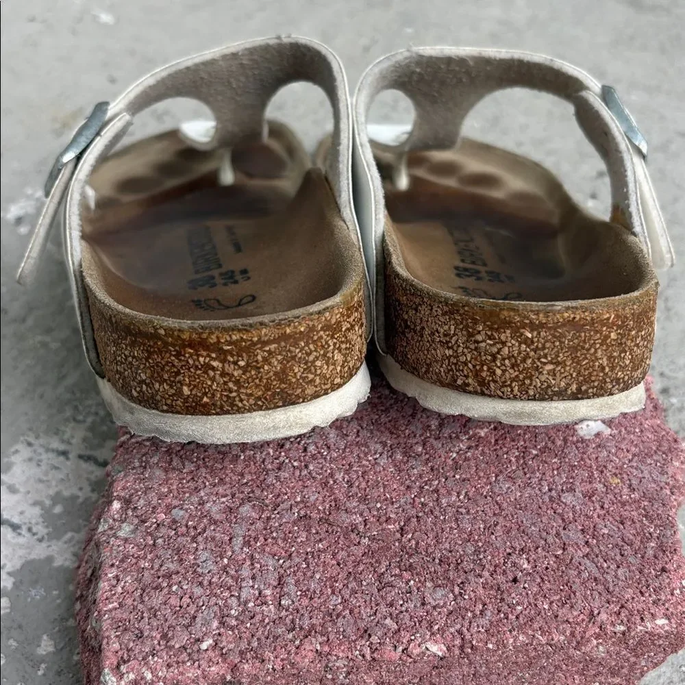 Birkenstock Gizeh white sandals